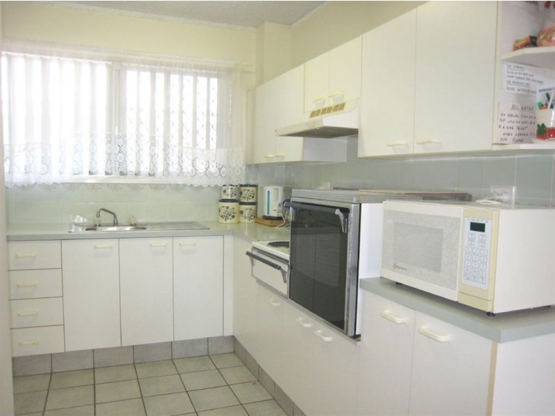 3/2 Sunrise Blvd, Surfers Paradise QLD 4217