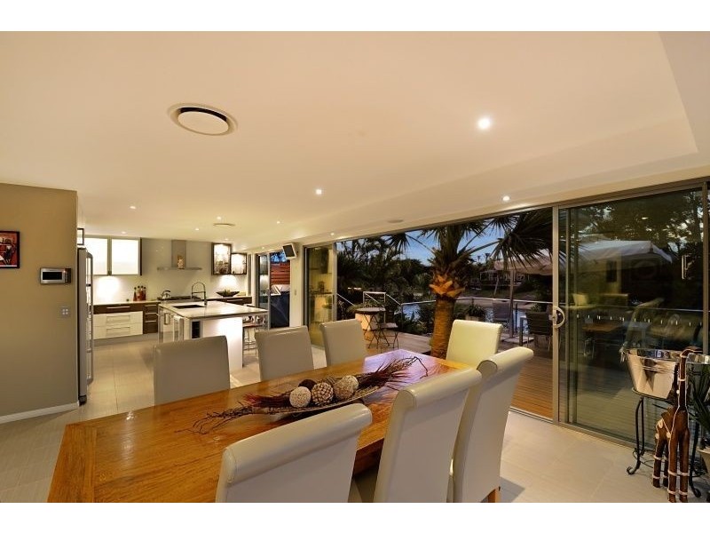 16 Caithness Court, Sorrento QLD 4217