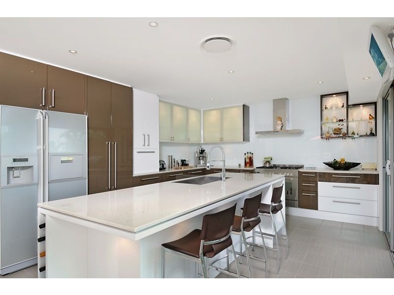 16 Caithness Court, Sorrento QLD 4217