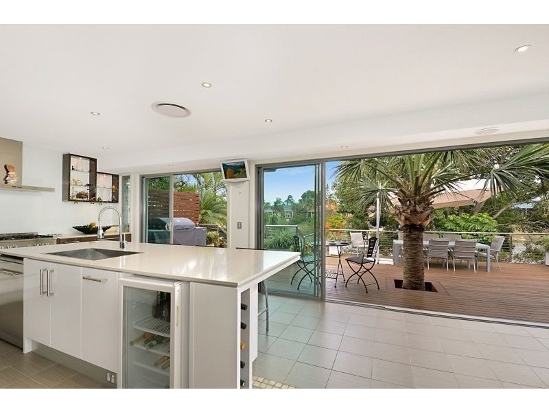 16 Caithness Court, Sorrento QLD 4217