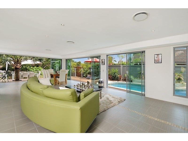 16 Caithness Court, Sorrento QLD 4217