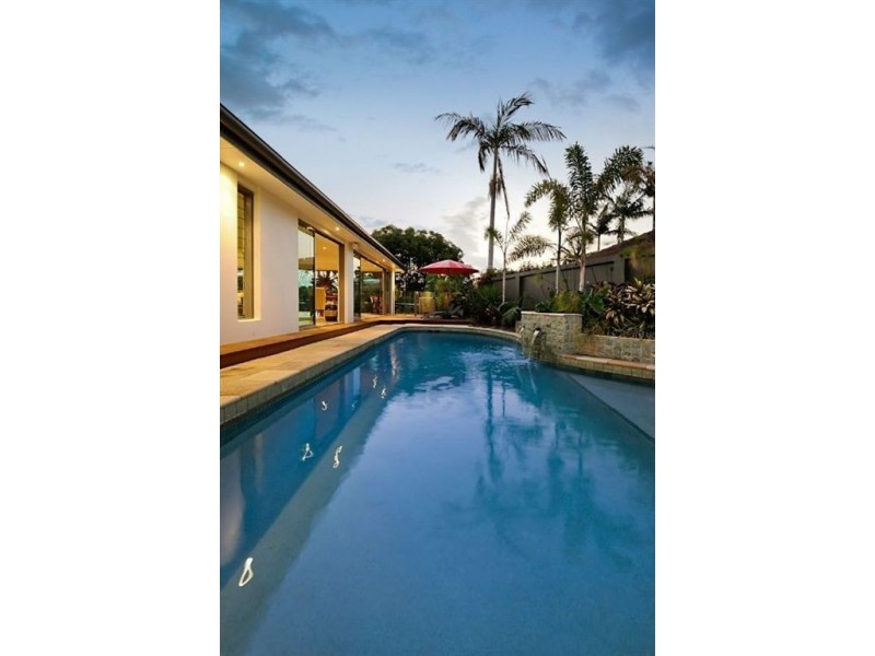 16 Caithness Court, Sorrento QLD 4217