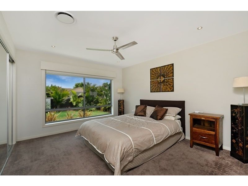 16 Caithness Court, Sorrento QLD 4217