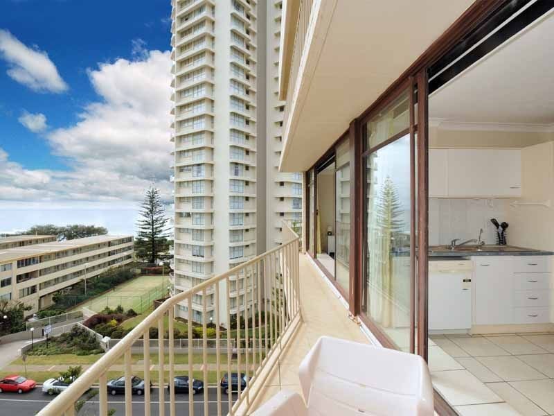 25/5 Queensland Ave, Broadbeach QLD 4218