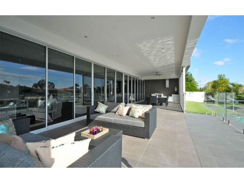 85 T E Peters Drive, Broadbeach Waters QLD 4218