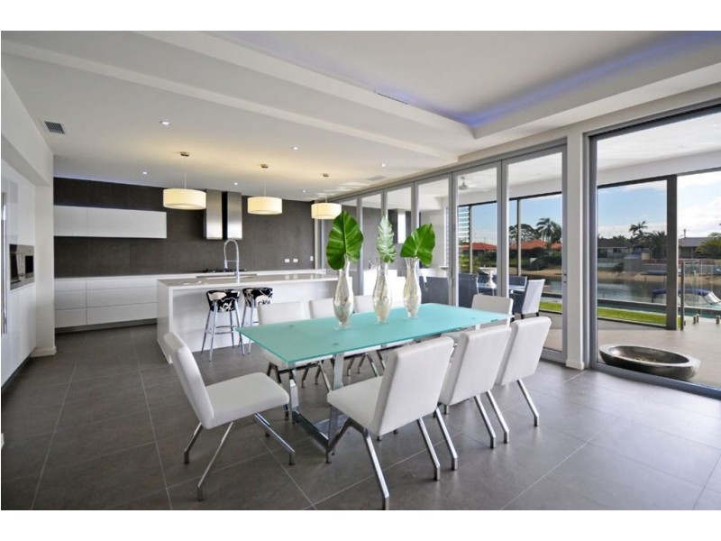 85 T E Peters Drive, Broadbeach Waters QLD 4218