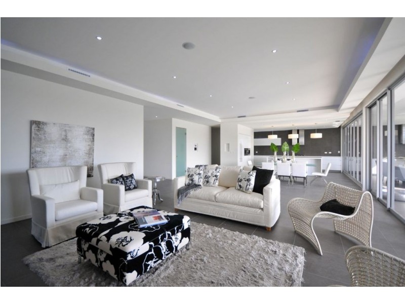 85 T E Peters Drive, Broadbeach Waters QLD 4218