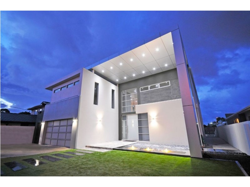 85 T E Peters Drive, Broadbeach Waters QLD 4218