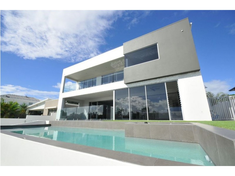 85 T E Peters Drive, Broadbeach Waters QLD 4218