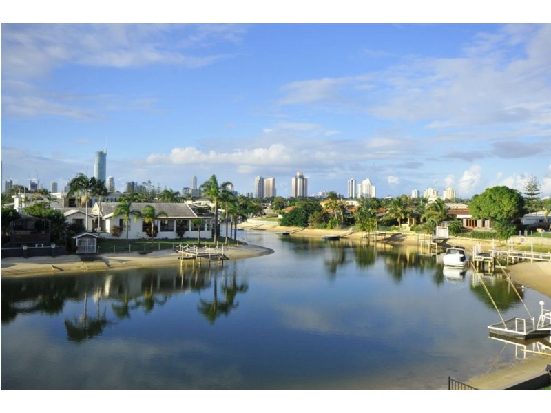 85 T E Peters Drive, Broadbeach Waters QLD 4218