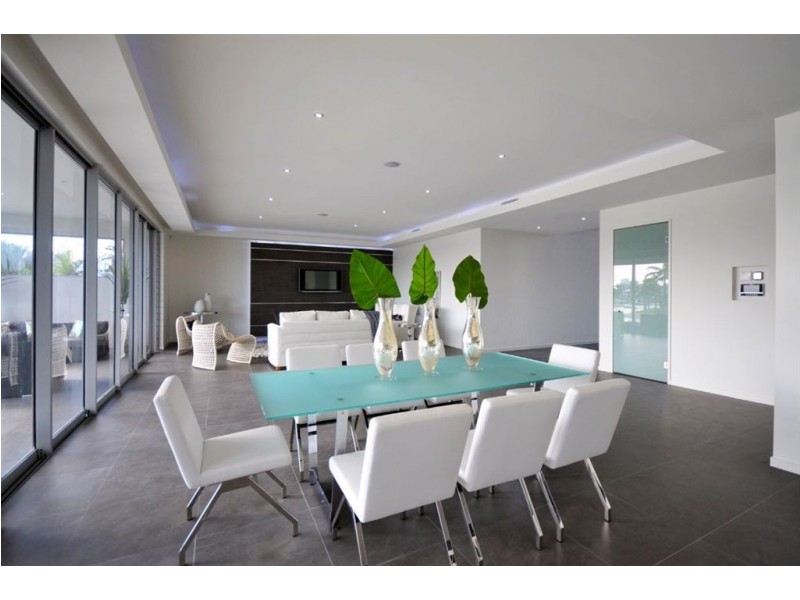 85 T E Peters Drive, Broadbeach Waters QLD 4218