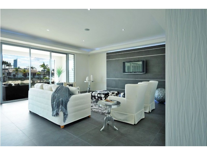 85 T E Peters Drive, Broadbeach Waters QLD 4218