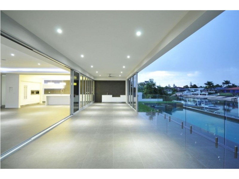 85 T E Peters Drive, Broadbeach Waters QLD 4218