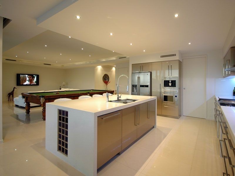 69 T E Peters Drive, Broadbeach Waters QLD 4218