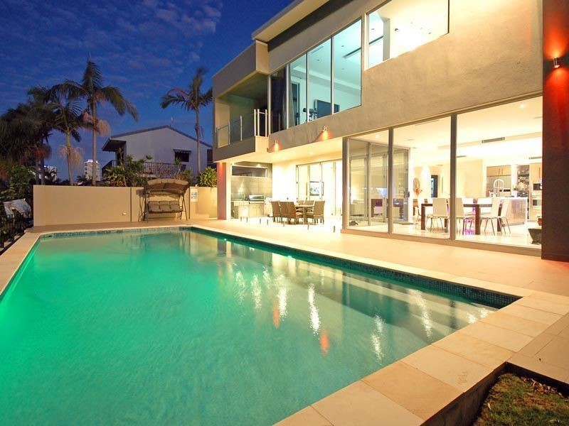 69 T E Peters Drive, Broadbeach Waters QLD 4218