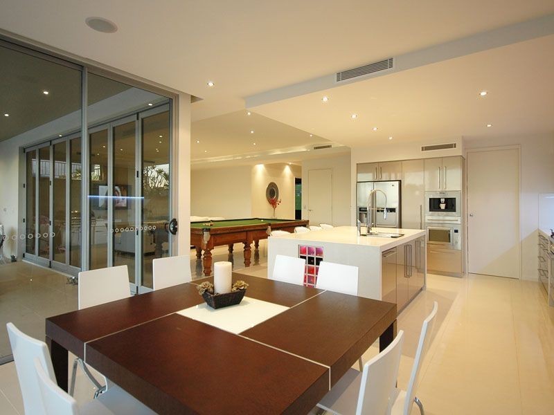 69 T E Peters Drive, Broadbeach Waters QLD 4218