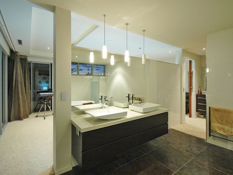 69 T E Peters Drive, Broadbeach Waters QLD 4218