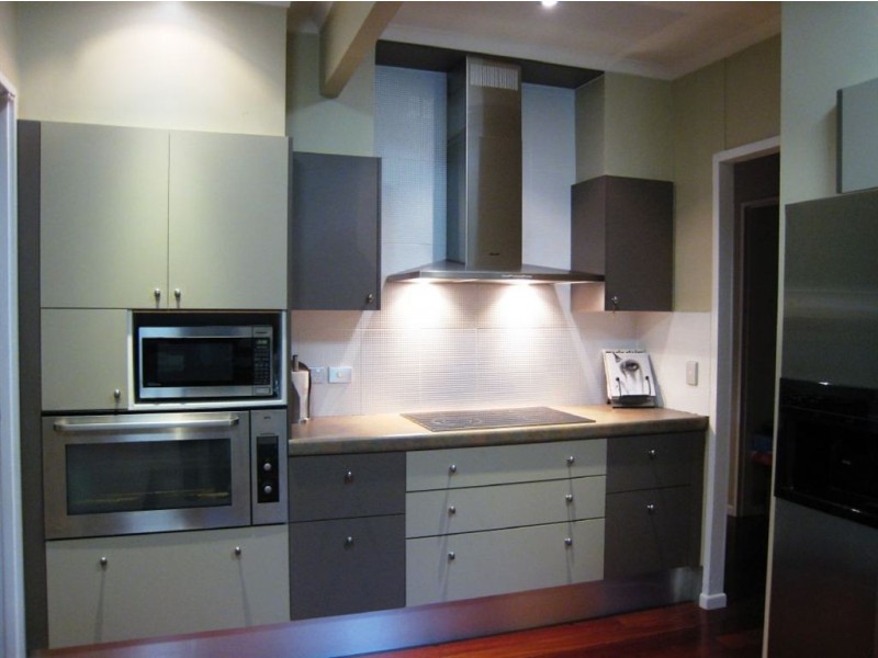 15 Andrew Avenue, Broadbeach Waters QLD 4218