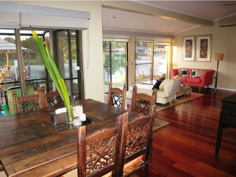 15 Andrew Avenue, Broadbeach Waters QLD 4218