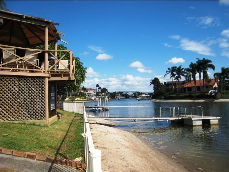 15 Andrew Avenue, Broadbeach Waters QLD 4218