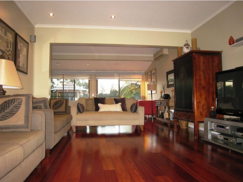 15 Andrew Avenue, Broadbeach Waters QLD 4218