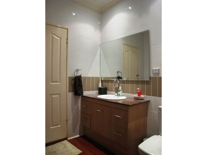 15 Andrew Avenue, Broadbeach Waters QLD 4218