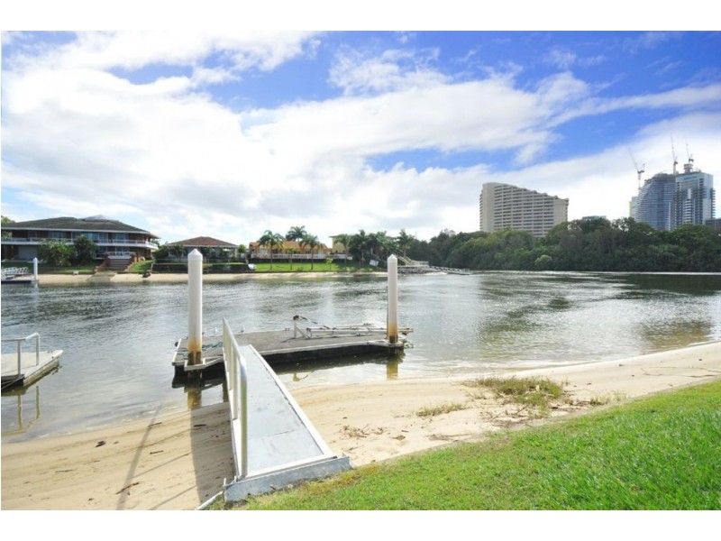 3/23 Hooker Blvd, Broadbeach Waters QLD 4218