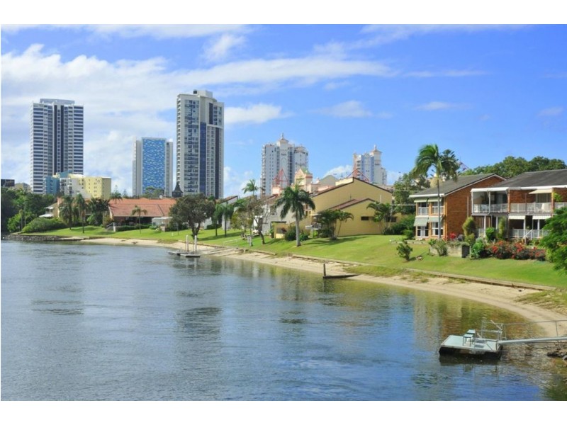 3/23 Hooker Blvd, Broadbeach Waters QLD 4218