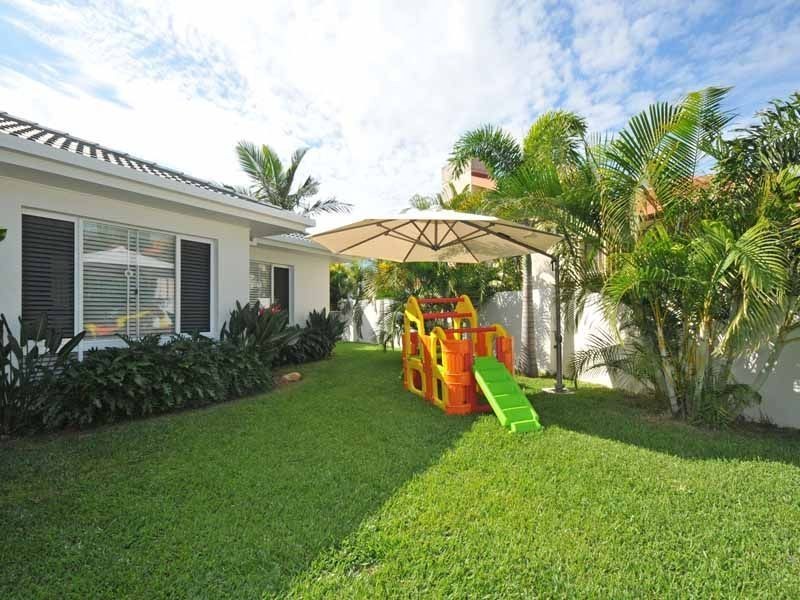 12 Montrose Court, Benowa QLD 4217