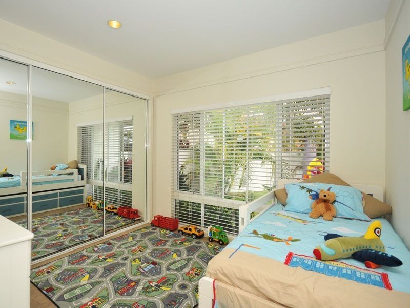 12 Montrose Court, Benowa QLD 4217