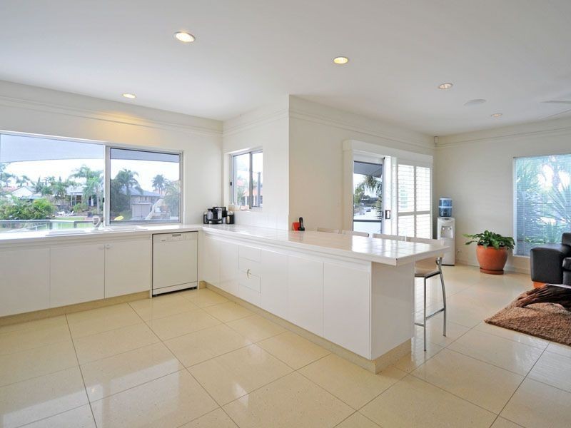 12 Montrose Court, Benowa QLD 4217