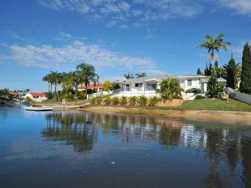 12 Montrose Court, Benowa QLD 4217