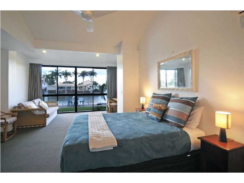 54 Clear Island Road, Broadbeach Waters QLD 4218