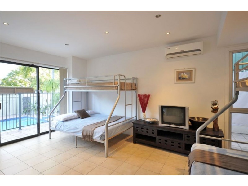 54 Clear Island Road, Broadbeach Waters QLD 4218