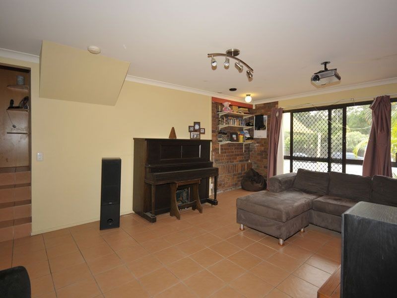 4 Coolong Court, Ashmore QLD 4214