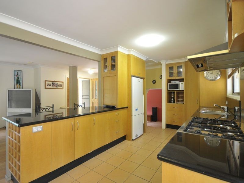4 Coolong Court, Ashmore QLD 4214