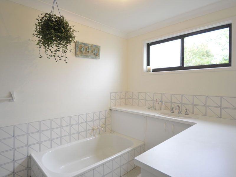 4 Coolong Court, Ashmore QLD 4214
