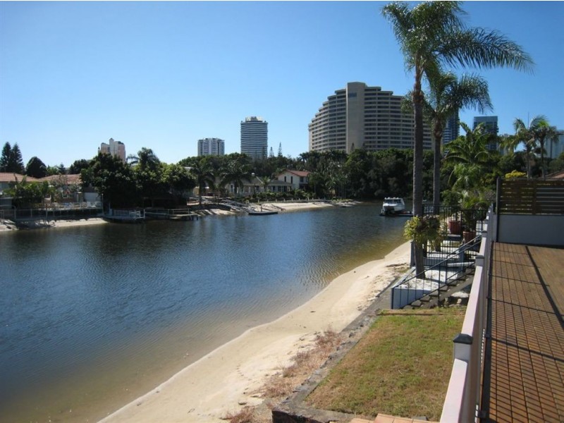 8 Rebecca Court, Broadbeach Waters QLD 4218