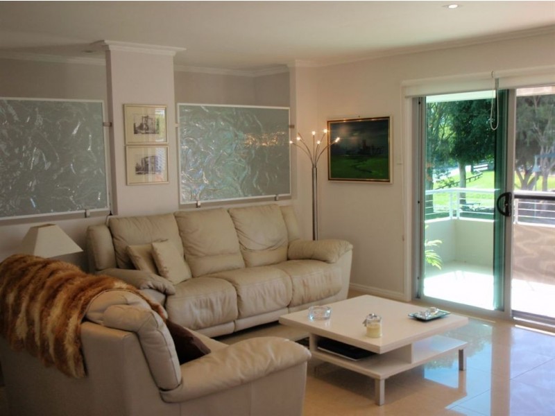 36 Daimler Drive, Bundall QLD 4217