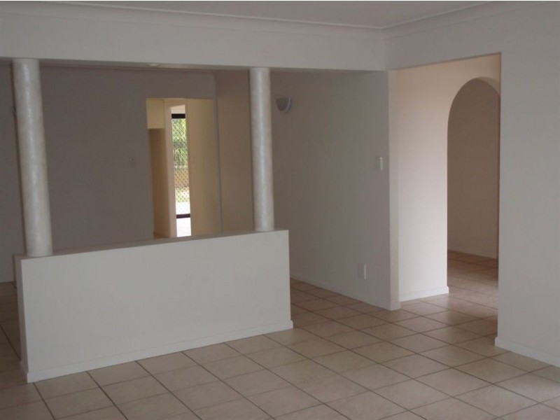 16 Arbuthnot Parade, Benowa QLD 4217