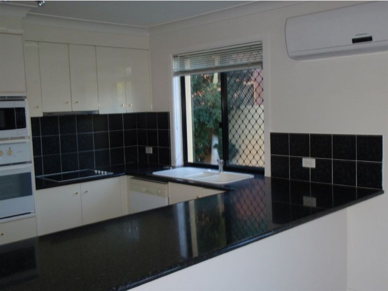 16 Arbuthnot Parade, Benowa QLD 4217