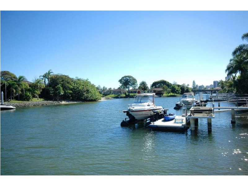 3 Allambi Avenue, Broadbeach Waters QLD 4218