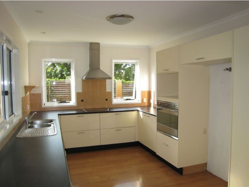 3 Allambi Avenue, Broadbeach Waters QLD 4218