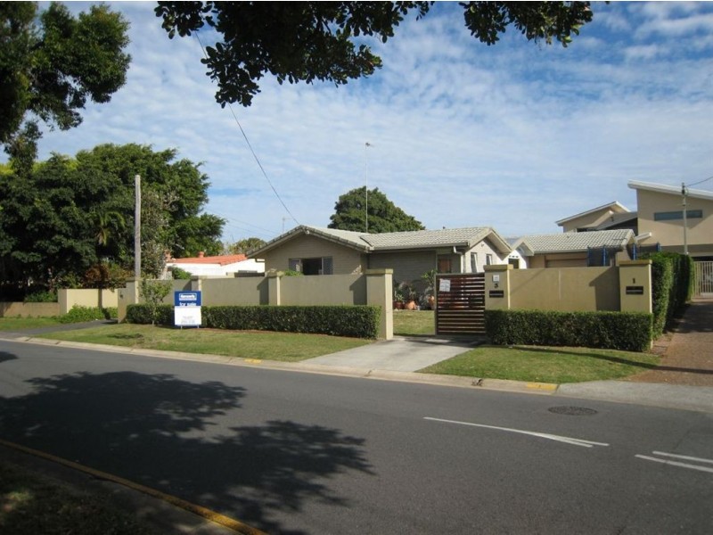 3 Allambi Avenue, Broadbeach Waters QLD 4218