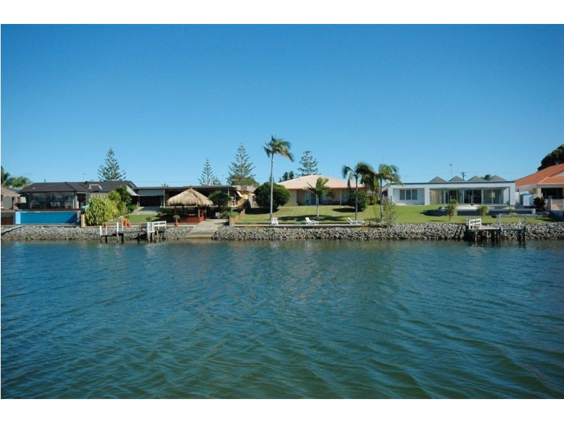 3 Allambi Avenue, Broadbeach Waters QLD 4218