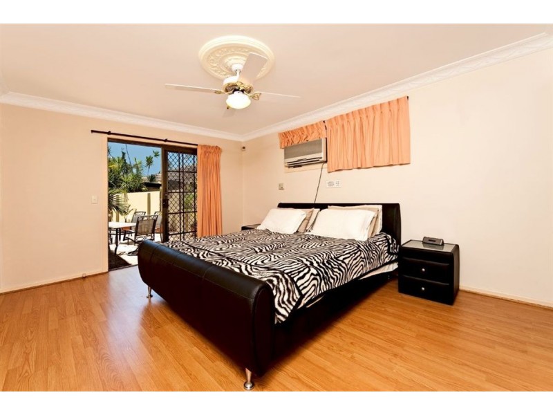 38 Merrimac Boulevard, Broadbeach Waters QLD 4218
