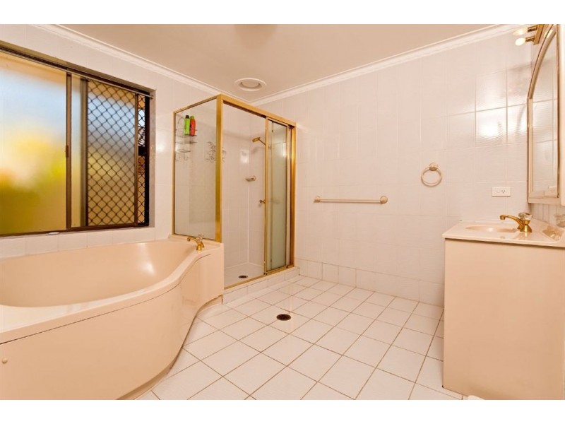 38 Merrimac Boulevard, Broadbeach Waters QLD 4218