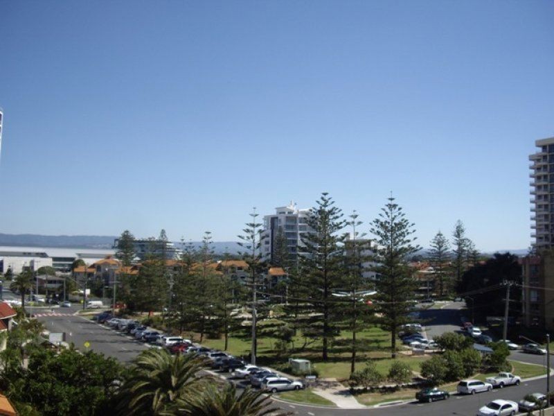 601/2 Queensland Avenue, Broadbeach QLD 4218