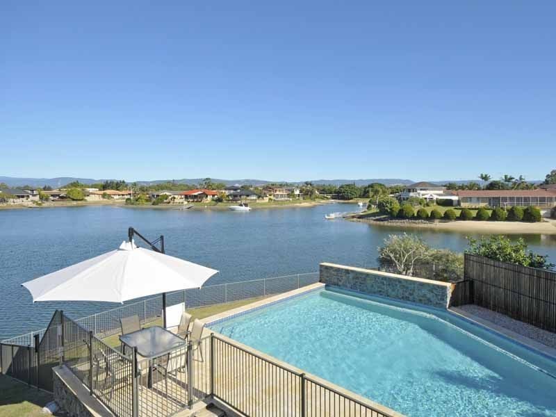 30 Bombala Street, Broadbeach Waters QLD 4218