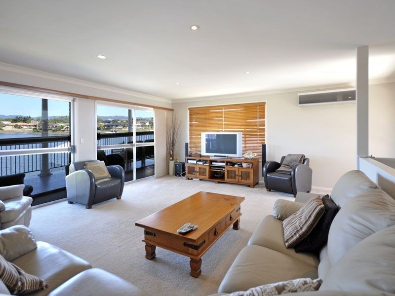 30 Bombala Street, Broadbeach Waters QLD 4218